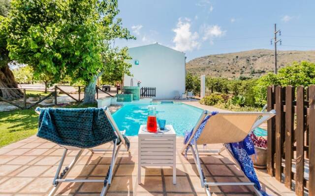Authentic Sicilian Charm With Pool, Sea View, Parking & Wifi