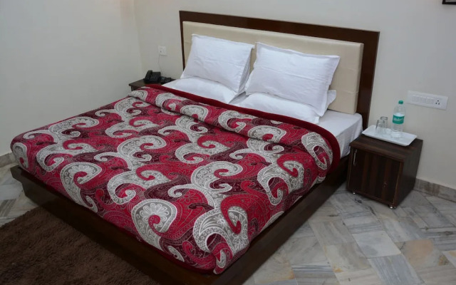 OYO 12853 The Kings Kalandi Resort