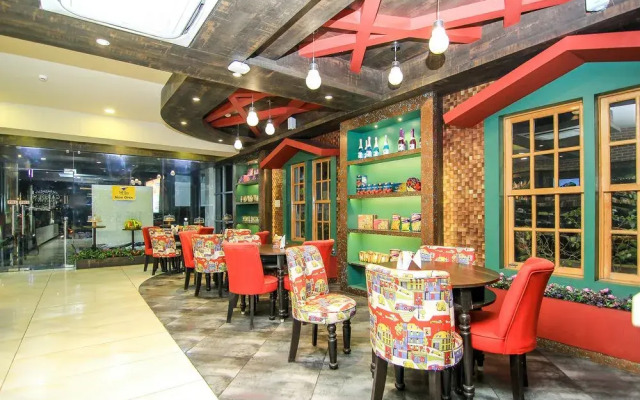 OYO 4975 Hotel Buddha Residency