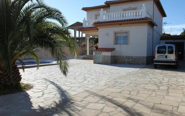 Villa With 4 Bedrooms in Mont-roig del Camp, With Private Pool and Fur