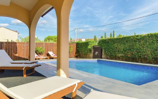 Comfortable Holiday Home in Rovinj with Private Pool