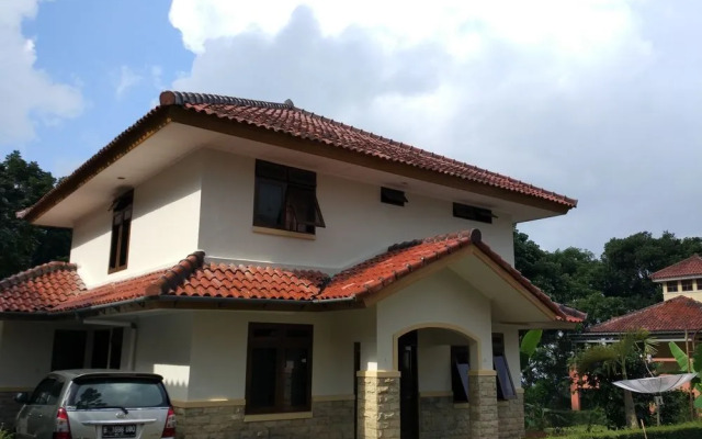 ZEN Rooms Basic Cipanas Km.78