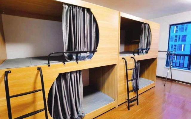 Spatk Youth hostel(shanghai railway station)