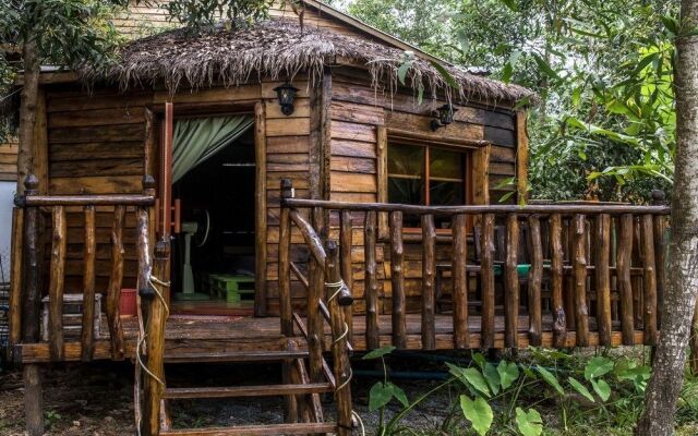 Cubby House Resort & Glamping