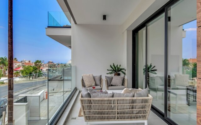 Sanders Elgio - Cute 2-bdr Apt With Balcony