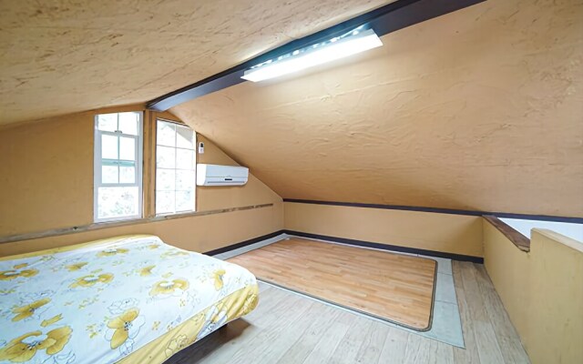 Yeosu Blue Sky Galaxy Pension
