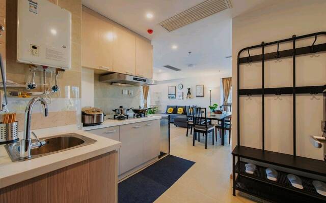 Changjiang Dong Metro Apartment