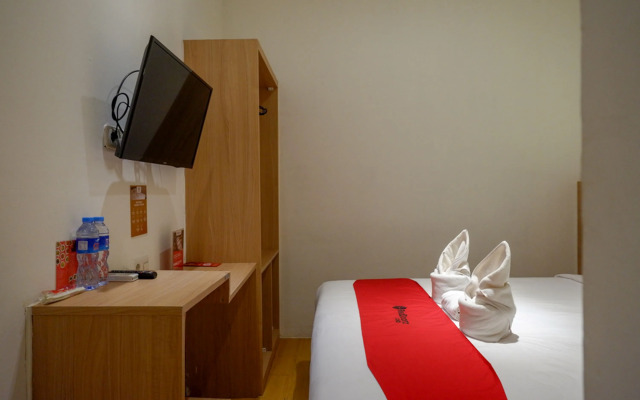 RedDoorz Plus @ Losari Makassar