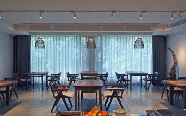 Qing cheng shan Xi Chuang xian Lin Xi sen yang si Tang villa