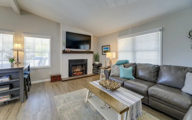 Lovely Morehead City Home w/ Fire Pit & Gas Grill