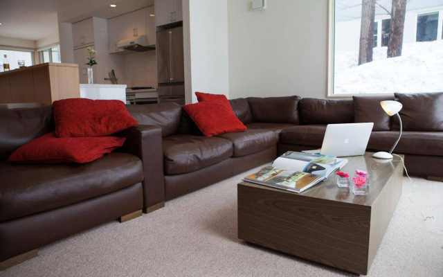 Yutaka Townhouse