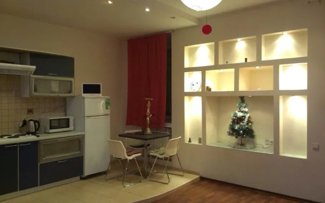 Old Flat Apartments Degtyarniy