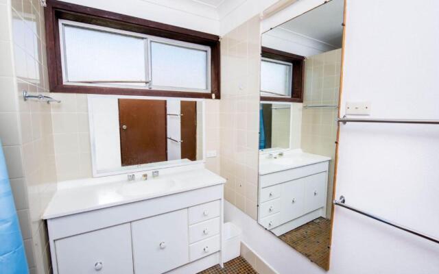 Castaways Unit 8 - Shoal Bay