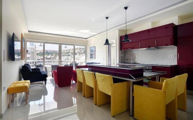 Unique 3 bedrm 3 bathrm apt - Acropolis views! SG69