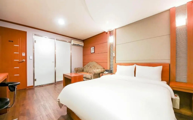 Nest Major Hotel