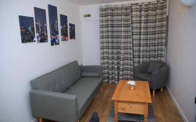 NEW Cosy 3BD Flat Minutes to Leeds City Centre