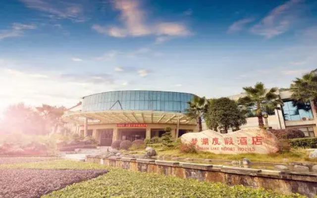 Menghu Holiday Hotel