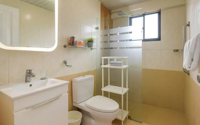 Penthouse in Evaristo Morales Sleeps 14