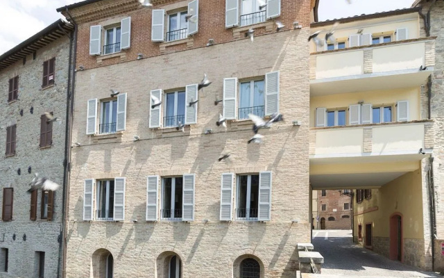 Interamnia Suites