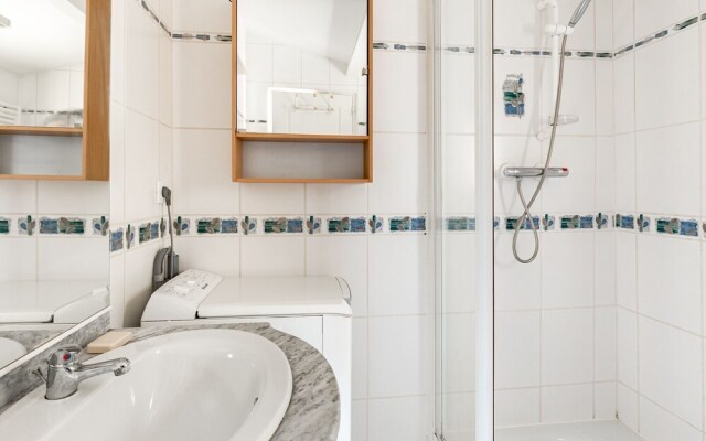 Picturesque Apartment in Bayeux with Private Courtyard