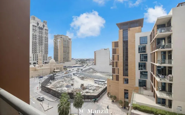 Manzil - Stylish 2BR nr Metro Station Al Jaddaf