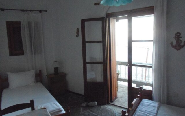 Studios Milos Skopelos-Where the Sea Meets the Sky