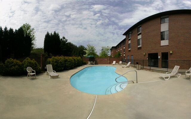 Days Inn & Suites Hickory