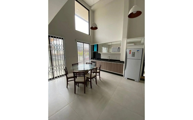 180 - Lindo apartamento com 02 suítes em Mariscal