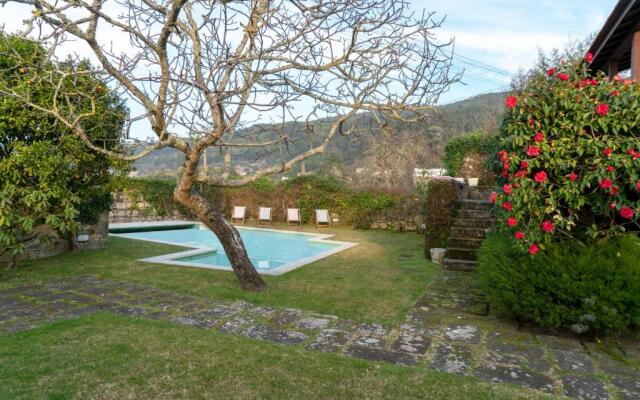 Liiiving in Moledo Historical Pool Villa