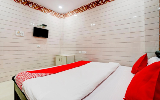 OYO HYD1516 Hotel Aroma Classic