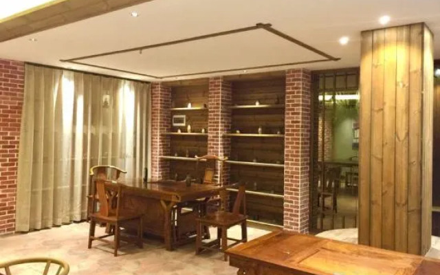 Lugu Inn (Luohu Lushan Art Town)