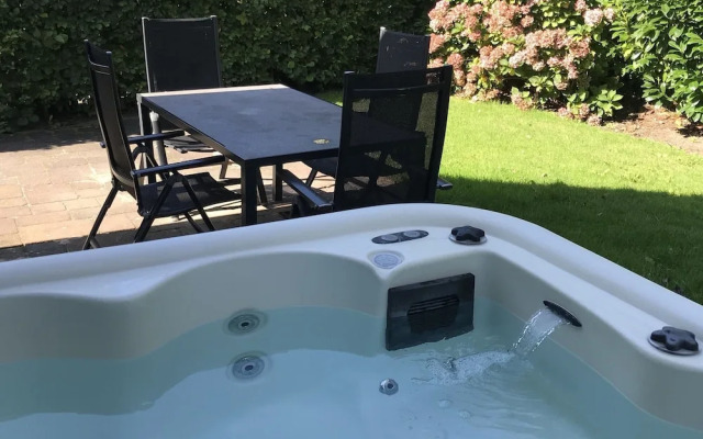 Luxury Holiday Home with Hot Tub at Dutch Coast