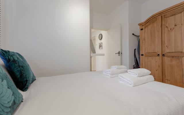 2 Bedroom Apartment in Wapping