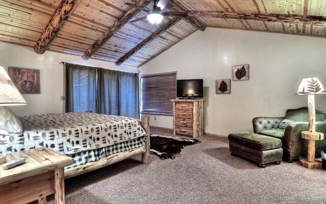 No. 21 Tamarack Lodge Cabin