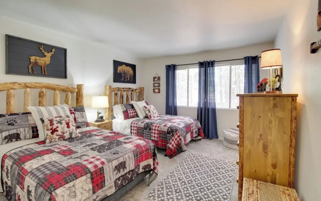 Forest-view Balcony: Pinetop-lakeside Condo