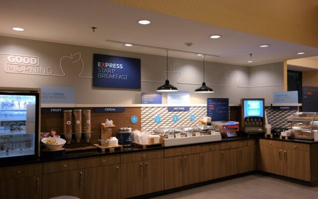 Holiday Inn Express Fredericksburg Southpoint by IHG