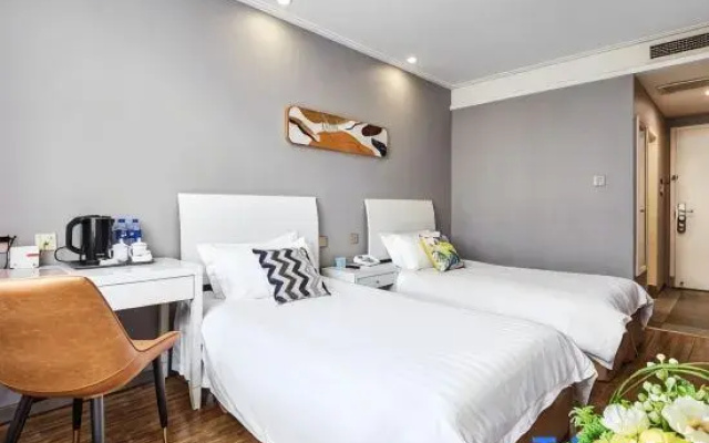Xiao Hotel （Ten five year old shop）