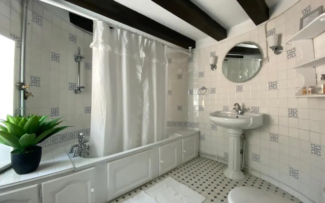 Le Petit Chateau De Sainte Colombe