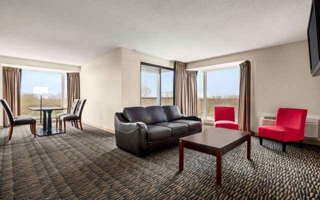 Ramada Plaza by Wyndham Niagara Falls