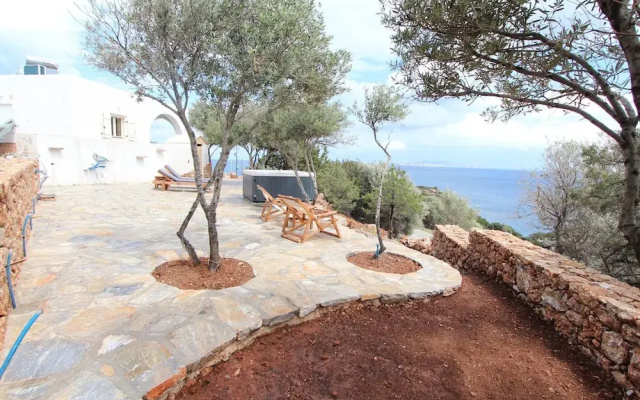 Villa Rouvis With Outdoor Hot Tub