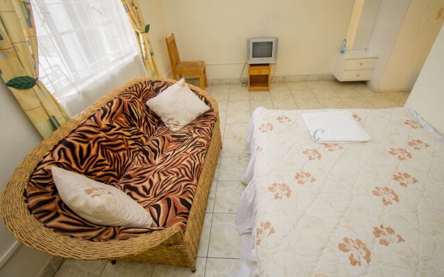 Harlequin Suites Hotel