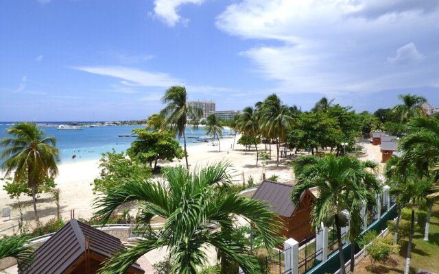 Beach One Bedroom Suite 13