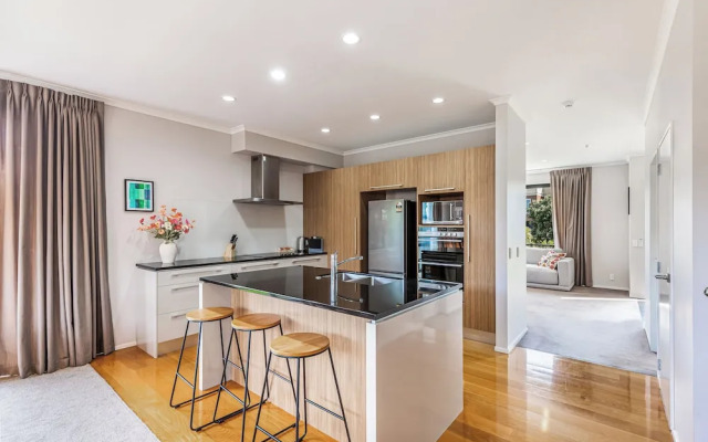 Comfy 4BR Home w/ Mt. Wellington View Zodiak Stays