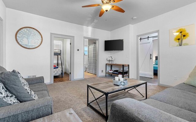 Small Town Retreat- 5br- Movie Theater Room