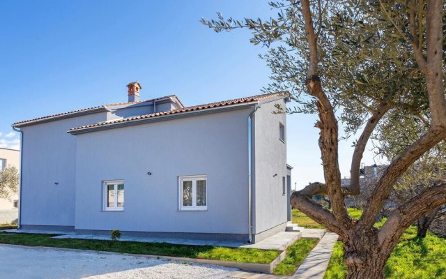 Amazing Home in Vodnjan With 3 Bedrooms, Wifi and Outdoor Swimming Pool