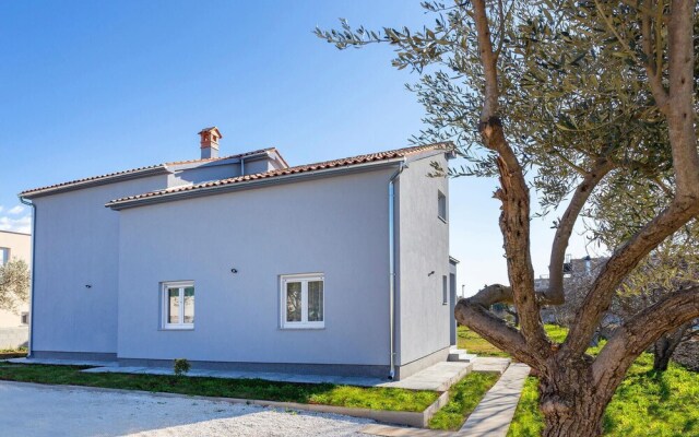 Amazing Home in Vodnjan With 3 Bedrooms, Wifi and Outdoor Swimming Pool