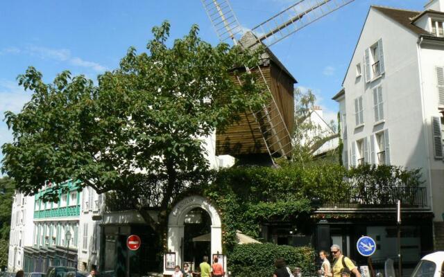 Abbesses Montmartre Apartment
