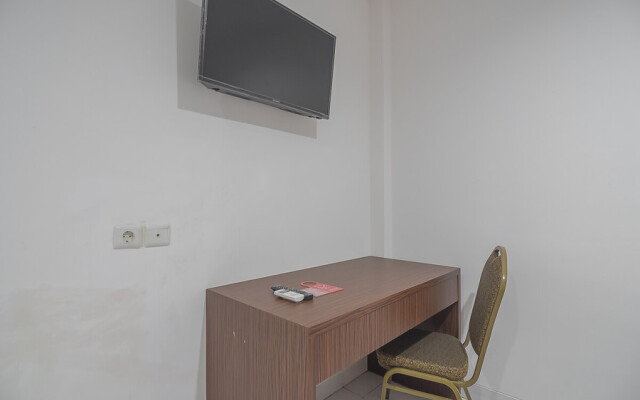 RedDoorz near Living Plaza Balikpapan