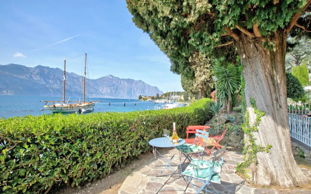 Villa Schlosser Lake Front & Private Pool