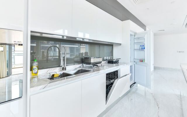 Luxury 2BR plus maids room in Bluewaters